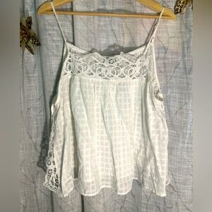 Elegant  White Lace Trim flowy beach coastal Cowgirl Top Size L EUC